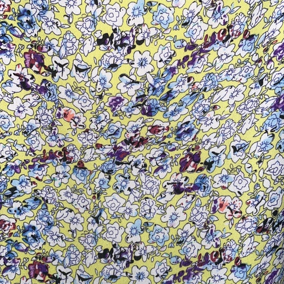 CAbi v-neck floral tank size large - Picture 4 of 4